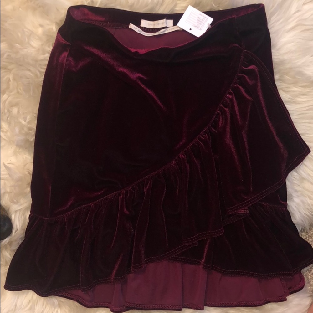 🆕 Wine colored velvet high waisted skirt